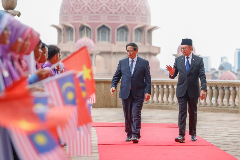 Thủ tướng Anwar Ibrahim chủ trì lễ đón Thủ tướng Phạm Minh Chính thăm chính thức Malaysia- Ảnh 8.