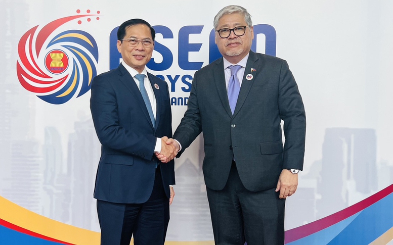 Việt Nam, Philippines nhất trí tăng cường vai trò trung tâm của ASEAN