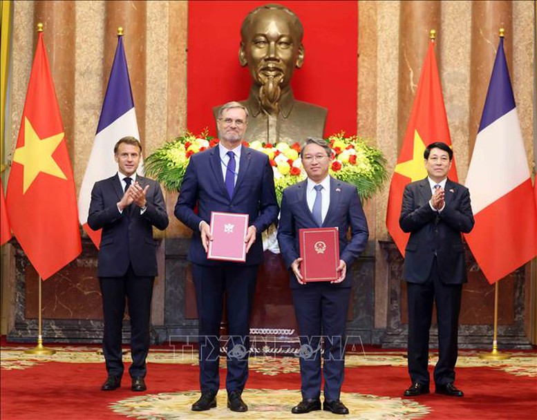 Chủ tịch nước Lương Cường hội đàm với Tổng thống Cộng hòa Pháp Emmanuel Macron- Ảnh 4.