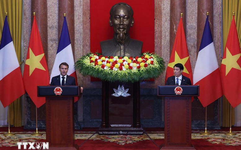 Chủ tịch nước Lương Cường và Tổng thống Pháp Emmanuel Macron gặp gỡ báo chí
