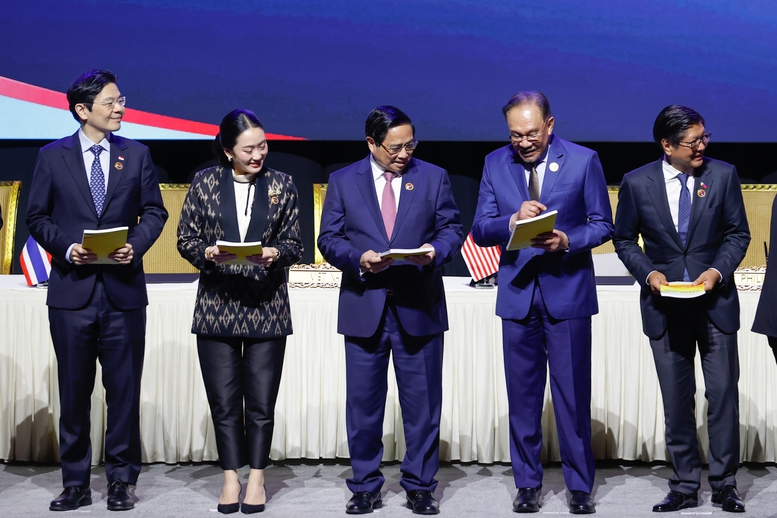 Thủ tướng cùng các nhà lãnh đạo ký Tuyên bố 'ASEAN 2045: Tương lai chung của chúng ta'- Ảnh 3.