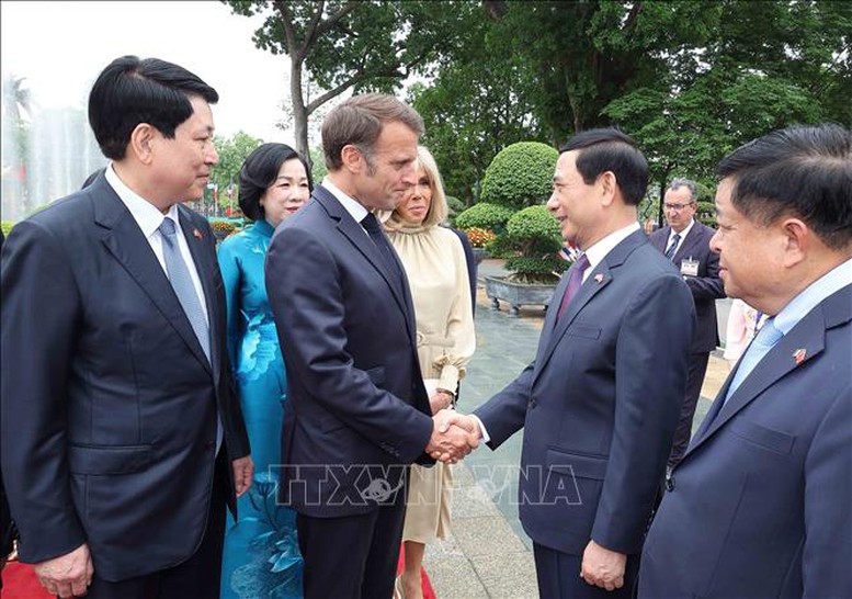 Chủ tịch nước Lương Cường chủ trì lễ đón Tổng thống Cộng hòa Pháp- Ảnh 6.