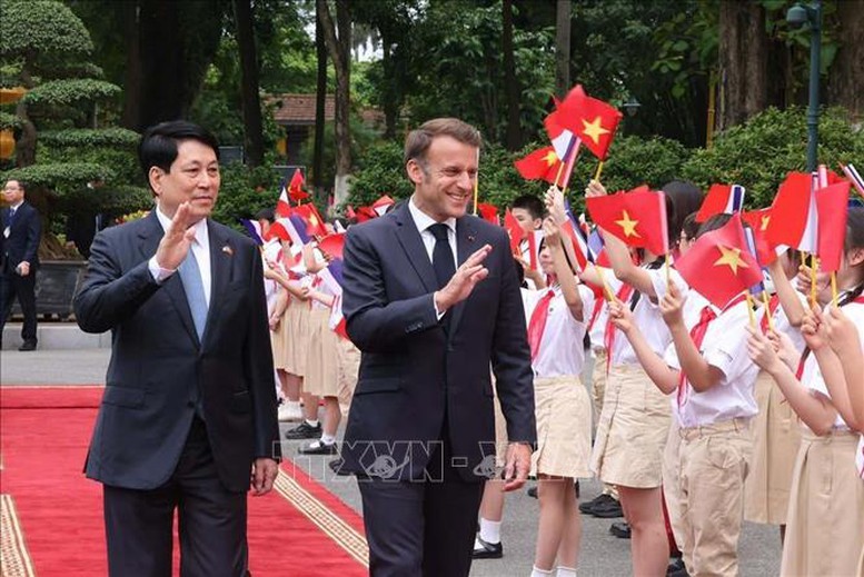 Chủ tịch nước Lương Cường chủ trì lễ đón Tổng thống Cộng hòa Pháp- Ảnh 2.