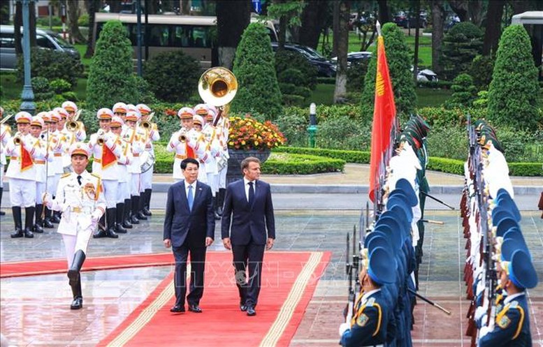 Chủ tịch nước Lương Cường chủ trì lễ đón Tổng thống Cộng hòa Pháp- Ảnh 4.