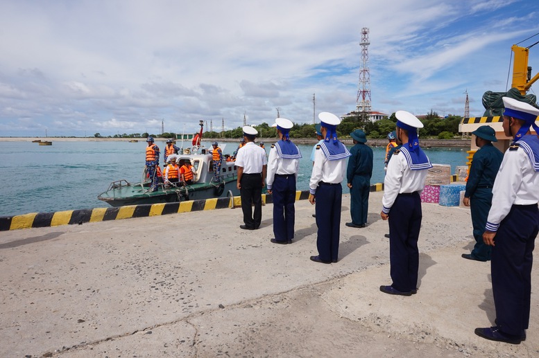 Hành trình về nơi ‘đảo đá hóa biên cương’- Ảnh 4.