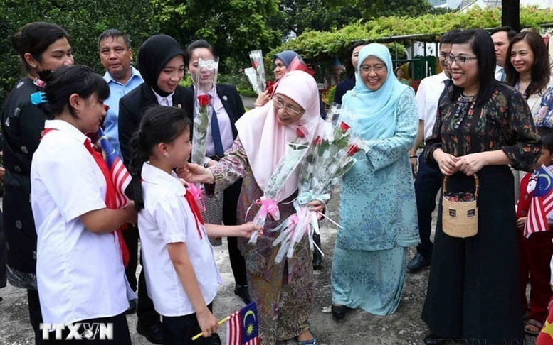 Phu nhân Thủ tướng Phạm Minh Chính thăm Trung tâm bảo trợ trẻ em ở Malaysia