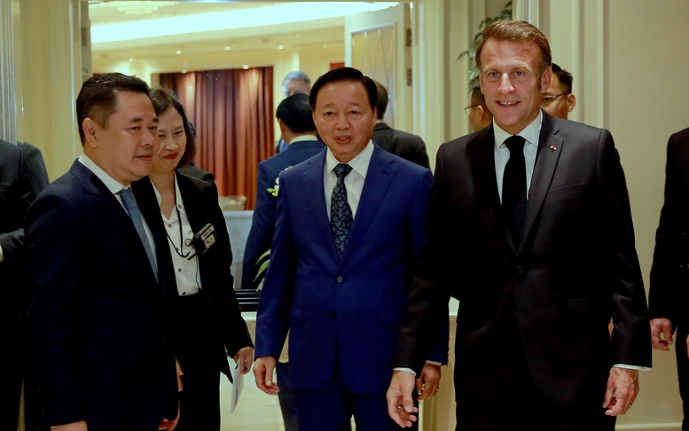 Tổng thống Pháp Emmanuel Macron làm việc với Phó Thủ tướng Trần Hồng Hà về lĩnh vực năng lượng
