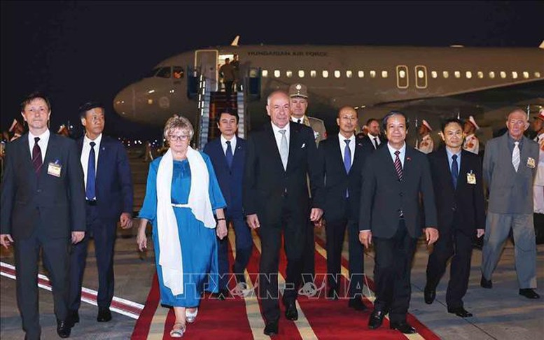 Tổng thống Hungary bắt đầu thăm chính thức Việt Nam