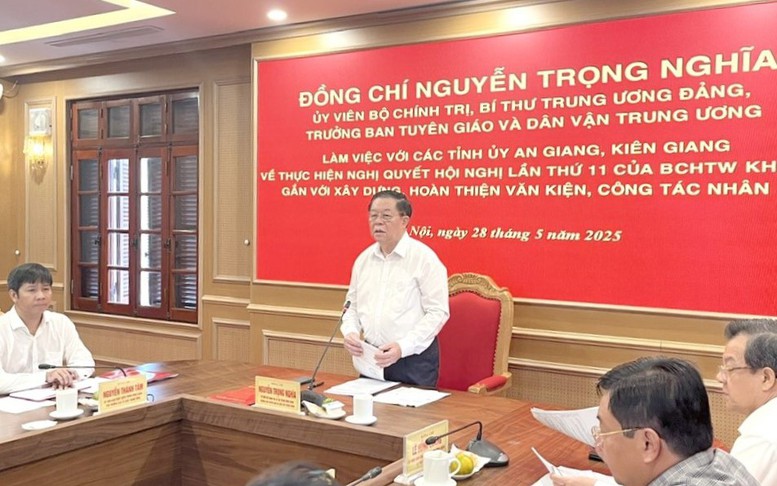 Đồng chí Nguyễn Trọng Nghĩa làm việc với lãnh đạo tỉnh An Giang và Kiên Giang về công tác sắp xếp bộ máy