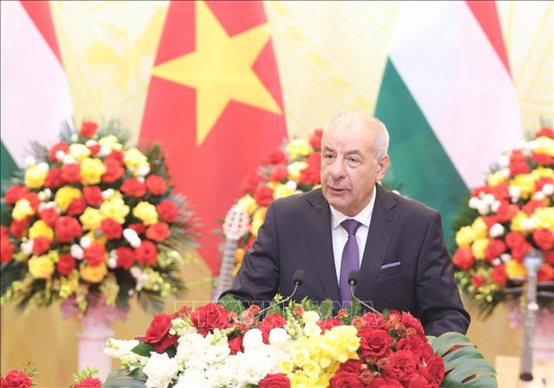 Chủ tịch nước Lương Cường chủ trì chiêu đãi chính thức Tổng thống Hungary- Ảnh 4. Tổng thống Hungary Sulyok Tamas phát biểu tại tiệc chiêu đãi. Ảnh: TTXVN
