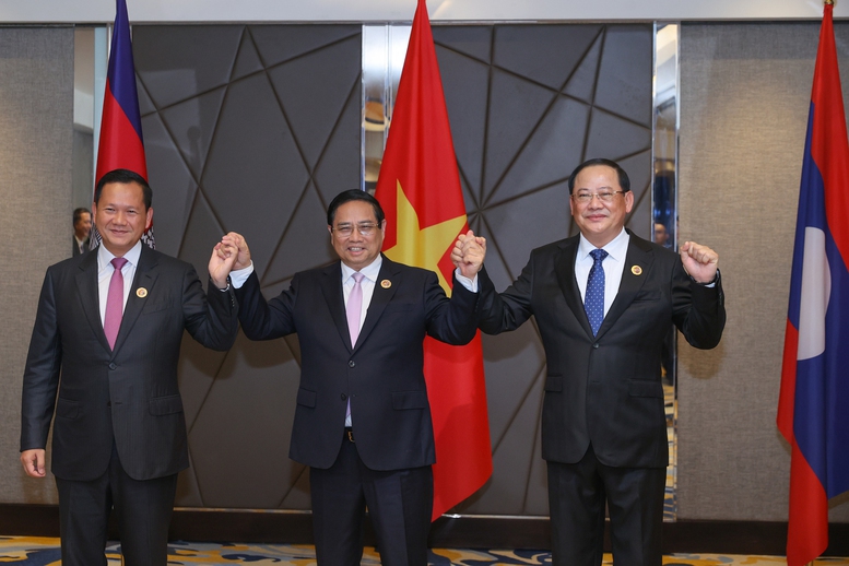 Tạo xung lực mạnh mẽ đưa quan hệ Việt Nam - Malaysia bước vào giai đoạn phát triển mới- Ảnh 9. Thủ tướng Phạm Minh Chính cùng Thủ tướng Vương quốc Campuchia Samdech Thipadei Hun Manet và Thủ tướng CHDCND Lào Sonexay Siphandone - Ảnh: VGP/Nhật Bắc