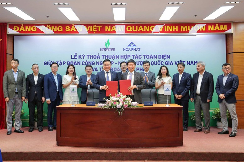 Hòa Phát và Petrovietnam ký thỏa thuận hợp tác toàn diện- Ảnh 1. Hòa Phát và Petrovietnam ký thỏa thuận hợp tác toàn diện- Ảnh 1.