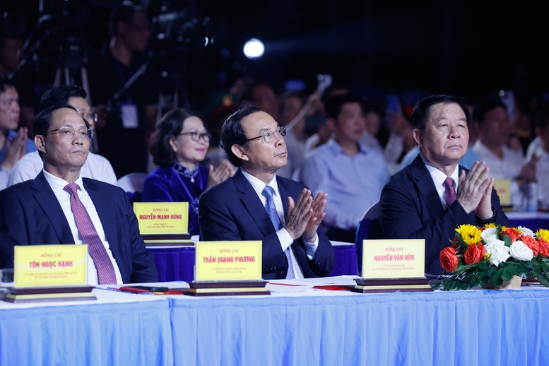 Thủ tướng: Kỷ niệm 50 năm ngày giải phóng Côn Đảo, quyết tâm lập những kỳ tích mới, hào hùng và oanh liệt hơn- Ảnh 3.
