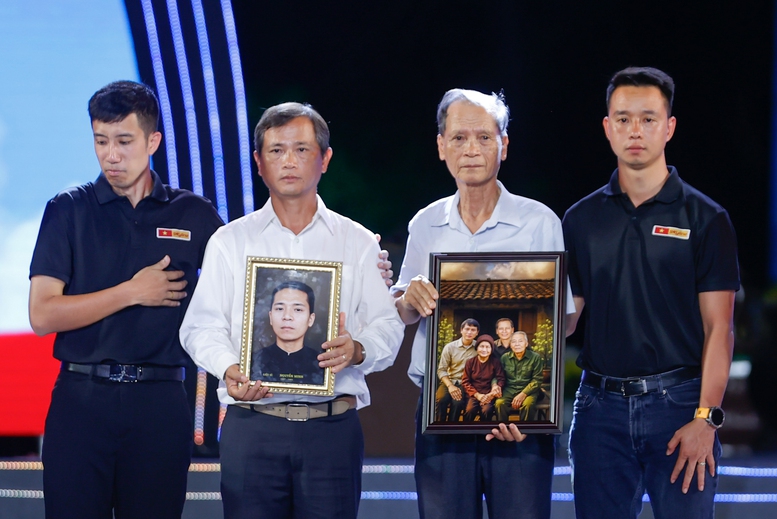 Thủ tướng: Kỷ niệm 50 năm ngày giải phóng Côn Đảo, quyết tâm lập những kỳ tích mới, hào hùng và oanh liệt hơn- Ảnh 8.