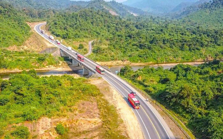 Mở rộng cao tốc Cam Lộ - La Sơn lên 4 làn xe