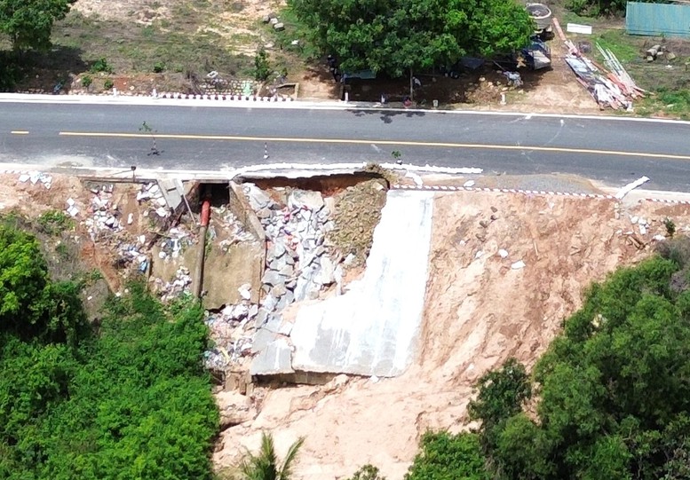 Ứng phó sạt lở đất, lũ quét trên các tuyến quốc lộ- Ảnh 1.