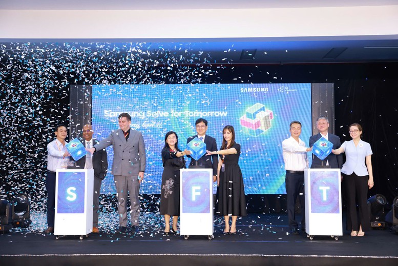 Hoàn thành chuỗi Roadshow khởi động cuộc thi Samsung Solve for Tomorrow 2025 ở cả 3 miền- Ảnh 1.