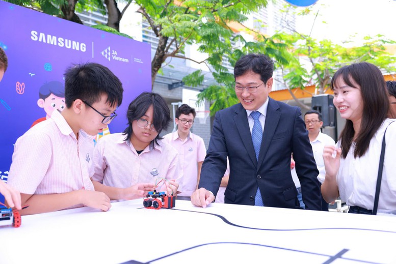 Hoàn thành chuỗi Roadshow khởi động cuộc thi Samsung Solve for Tomorrow 2025 ở cả 3 miền- Ảnh 2.
