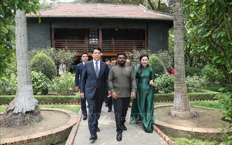 Chủ tịch nước Lương Cường và Tổng thống Sri Lanka thăm Khu di tích Chủ tịch Hồ Chí Minh