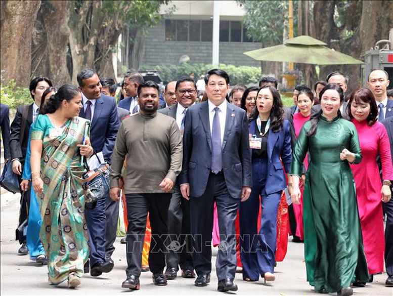 Chủ tịch nước Lương Cường và Tổng thống Sri Lanka thăm Khu di tích Chủ tịch Hồ Chí Minh- Ảnh 1.