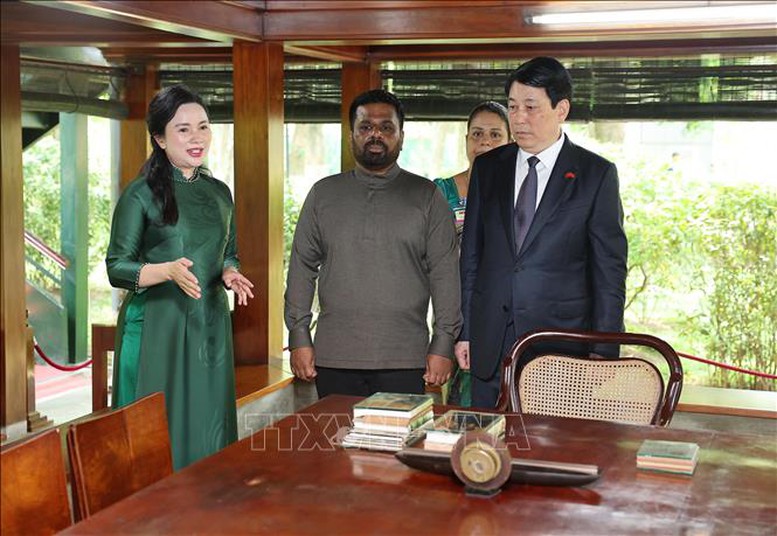Chủ tịch nước Lương Cường và Tổng thống Sri Lanka thăm Khu di tích Chủ tịch Hồ Chí Minh- Ảnh 3.