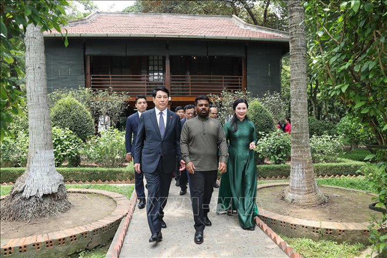 Chủ tịch nước Lương Cường và Tổng thống Sri Lanka thăm Khu di tích Chủ tịch Hồ Chí Minh- Ảnh 5.