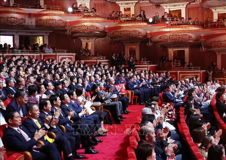 Tổng Bí thư Tô Lâm dự chương trình hòa nhạc hữu nghị Việt Nam - Kazakhstan- Ảnh 2.