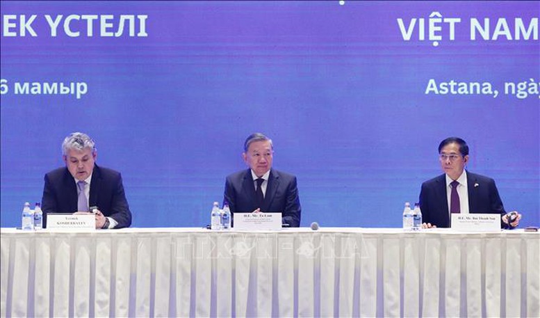 Tổng Bí thư Tô Lâm dự Tọa đàm bàn tròn doanh nghiệp Việt Nam - Kazakhstan- Ảnh 1. Tổng Bí thư Tô Lâm dự Toạ đàm bàn tròn doanh nghiệp Việt Nam - Kazakhstan
