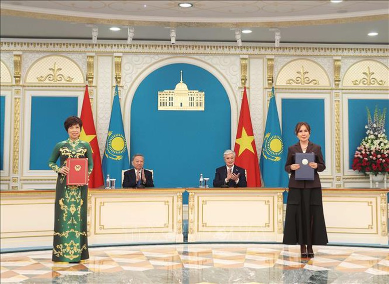 Tổng Bí thư Tô Lâm chứng kiến Lễ trao các văn kiện hợp tác song phương Việt Nam - Kazakhstan- Ảnh 5.