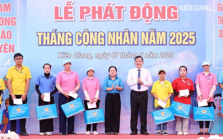 ĐBSCL: Nhiều hoạt động ý nghĩa hưởng ứng Tháng công nhân 2025