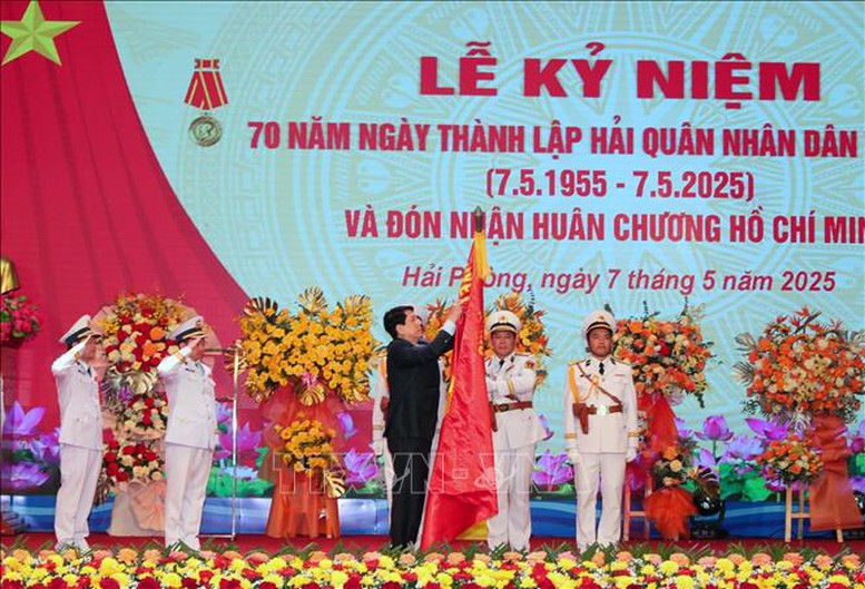 Chủ tịch nước: Hải quân cần phát huy truyền thống làm chủ vùng biển, quyết chiến, quyết thắng- Ảnh 1.