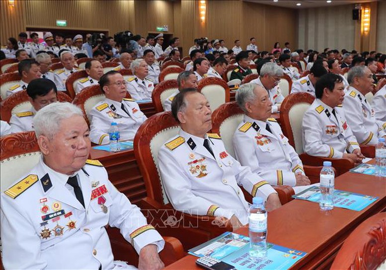 Chủ tịch nước: Hải quân cần phát huy truyền thống làm chủ vùng biển, quyết chiến, quyết thắng- Ảnh 4.