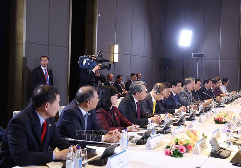 6 chính đảng trong Hạ viện Kazakhstan luôn ủng hộ quan hệ với Việt Nam- Ảnh 2. Tổng Bí thư Tô Lâm khẳng định Đảng Cộng sản Việt Nam mong muốn duy trì và thúc đẩy quan hệ tốt đẹp với các chính đảng Kazakhstan, trong đó có Đảng Amanat.