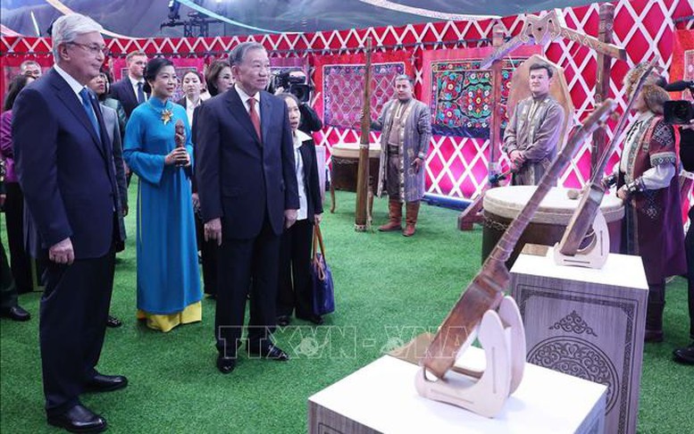 Tổng Bí thư Tô Lâm cùng Phu nhân tham quan Làng Văn hóa Dân tộc tại Kazakhstan