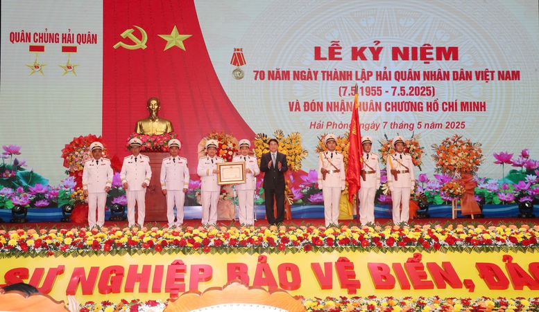 Chủ tịch nước: Hải quân cần phát huy truyền thống làm chủ vùng biển, quyết chiến, quyết thắng- Ảnh 2.