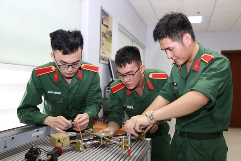 Ưu tiên phát triển nguồn nhân lực chất lượng cao cho tổ hợp công nghiệp quốc phòng- Ảnh 1.