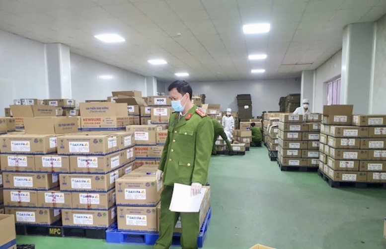 Bài 2: Muôn vàn thủ đoạn tiêu thụ sữa giả, thuốc giả, thực phẩm giả- Ảnh 1.