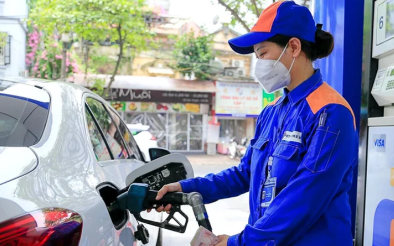 Giá xăng dầu tiếp tục giảm