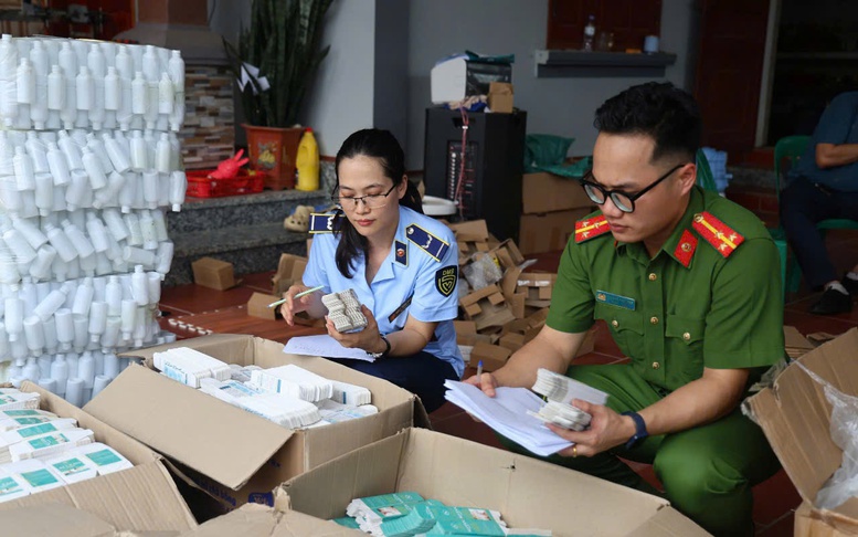 Triệt phá cơ sở sản xuất, buôn bán số lượng lớn mỹ phẩm giả bán trên Shopee, Tiktok
