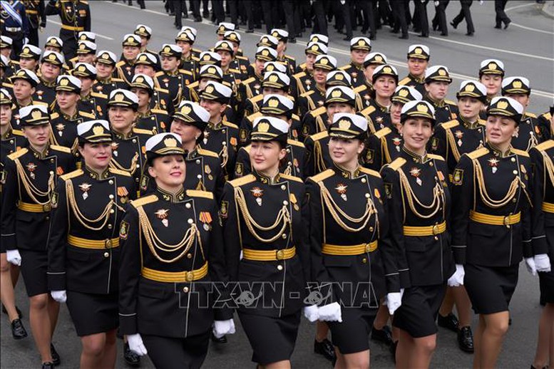 Tổng Bí thư Tô Lâm và Phu nhân dự Lễ duyệt binh kỷ niệm 80 năm Ngày Chiến thắng trong Chiến tranh Vệ quốc vĩ đại tại Moskva- Ảnh 4.
