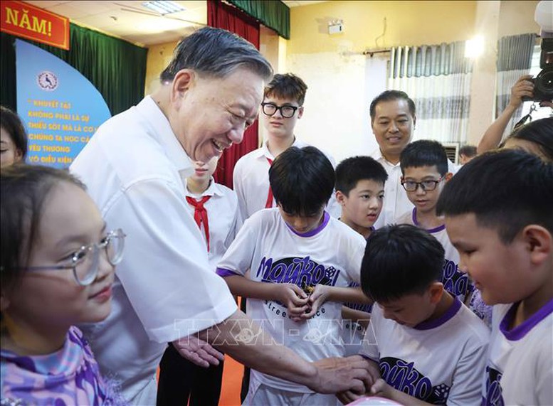 Tổng Bí thư Tô Lâm thăm hai trường học chuyên biệt tại Hà Nội- Ảnh 2.
