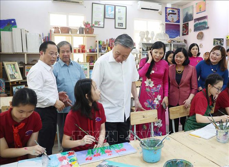 Tổng Bí thư Tô Lâm thăm hai trường học chuyên biệt tại Hà Nội- Ảnh 1.