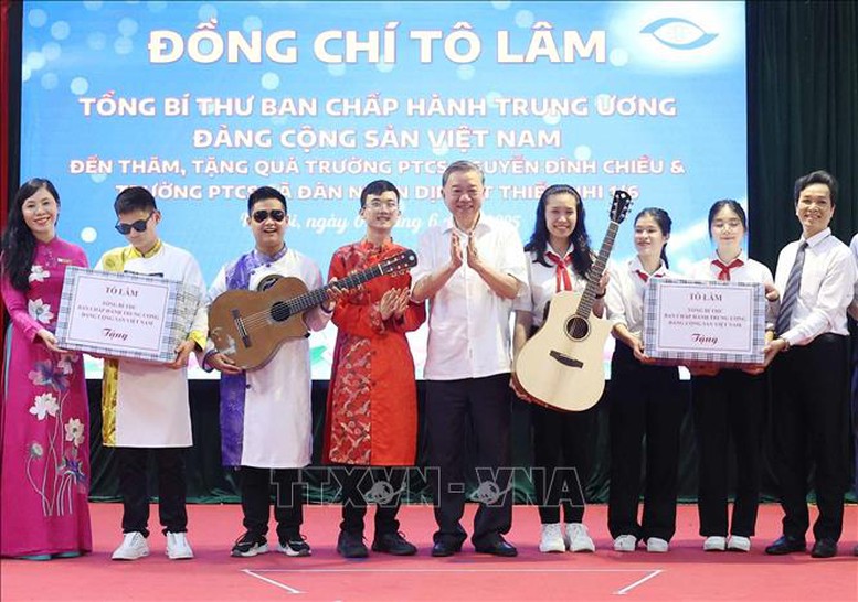 Tổng Bí thư Tô Lâm thăm hai trường học chuyên biệt tại Hà Nội- Ảnh 3.