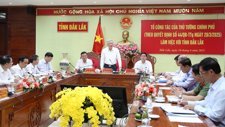 Đắk Lắk tập trung giải quyết dứt điểm các vụ việc khiếu nại, tố cáo phức tạp, kéo dài trước 30/6- Ảnh 2. Phó Thủ tướng Thường trực Chính phủ Nguyễn Hòa Bình làm việc với lãnh đạo tỉnh Đắk Lắk về giải quyết các vụ việc khiếu nại, tố cáo phức tạp, kéo dài vượt cấp lên Trung ương - Ảnh: VGP/Nguyễn Hoàng