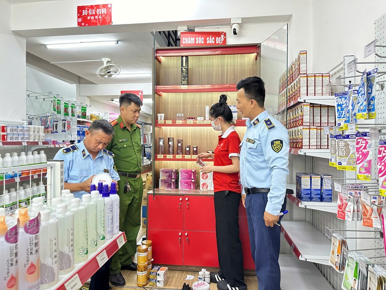 Các địa phương miền Trung mạnh tay với hàng giả, hàng lậu- Ảnh 1.