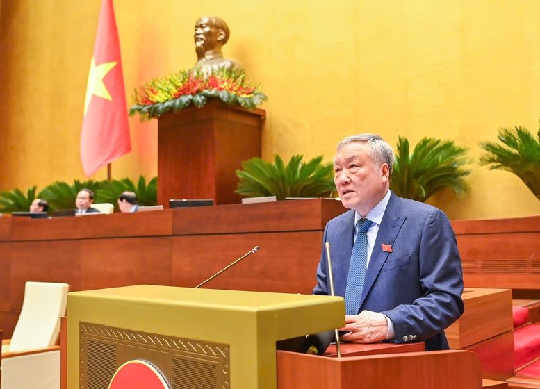 Trung tâm tài chính quốc tế tại Việt Nam: Hệ sinh thái tài chính hiện đại, cạnh tranh toàn cầu, thể chế đột phá- Ảnh 3. Phó Thủ tướng đề nghị các đại biểu Quốc hội tích cực tham gia góp ý, bổ sung để hoàn thiện dự thảo Nghị quyết về TTTC quốc tế tại Việt Nam để chúng ta có chính sách thông thoáng, đủ sức hấp dẫn nhà đầu tư theo đúng tinh thần chỉ đạo của Bộ Chính trị; sau đó là ủng hộ để Quốc hội thông qua Nghị quyết - Ảnh: VGP