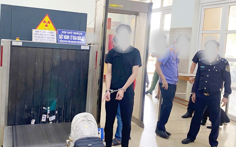 Hải quan phối hợp phát hiện gần 2kg ma túy giấu trong ba lô tại cửa khẩu quốc tế Mộc Bài