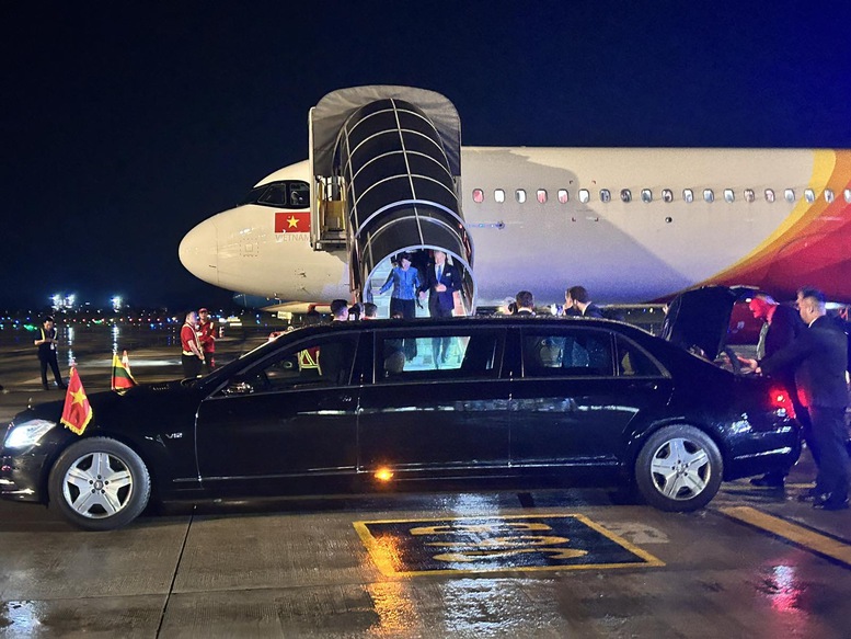Tổng thống Litva đến Hà Nội trên chuyên cơ Vietjet- Ảnh 1.
