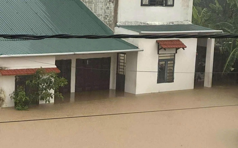 Mưa lớn gây ngập lụt tại nhiều địa phương miền Trung