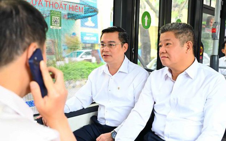 Chuyển động xanh giữa lòng đô thị: Tuyến xe không khói 'Vietcombank Green Bus'